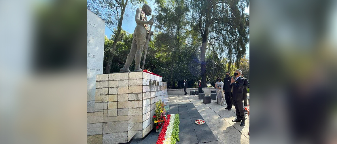  EAM Dr.S.Jaishankar paid homage to Mahatma Gandhi  in Mexico City